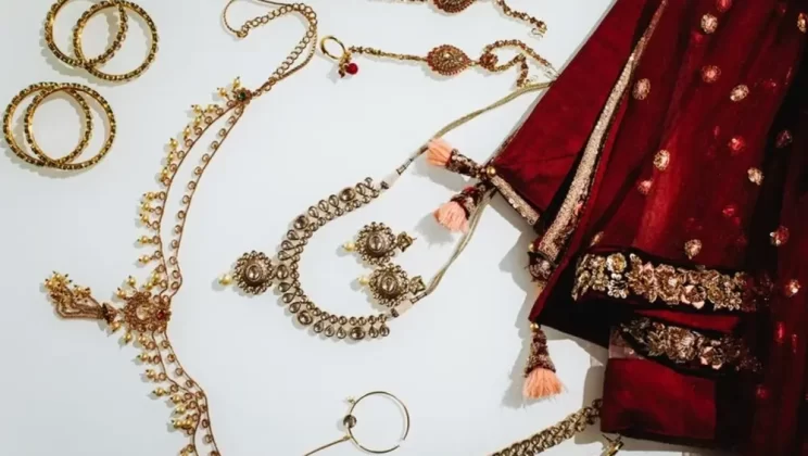 How to Layer Your Jewellery Seamlessly